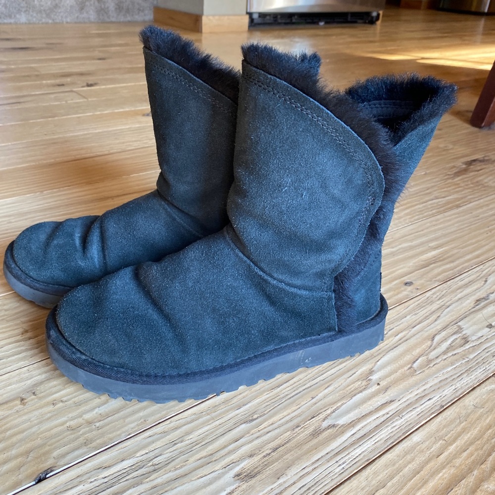 Women’s Uggs size 7.